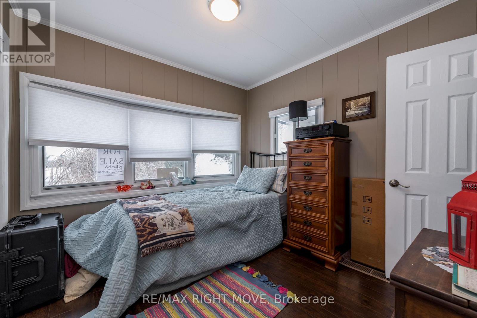 32 Cameron Drive, Oro-Medonte, Ontario  L0L 1T0 - Photo 13 - S12703380