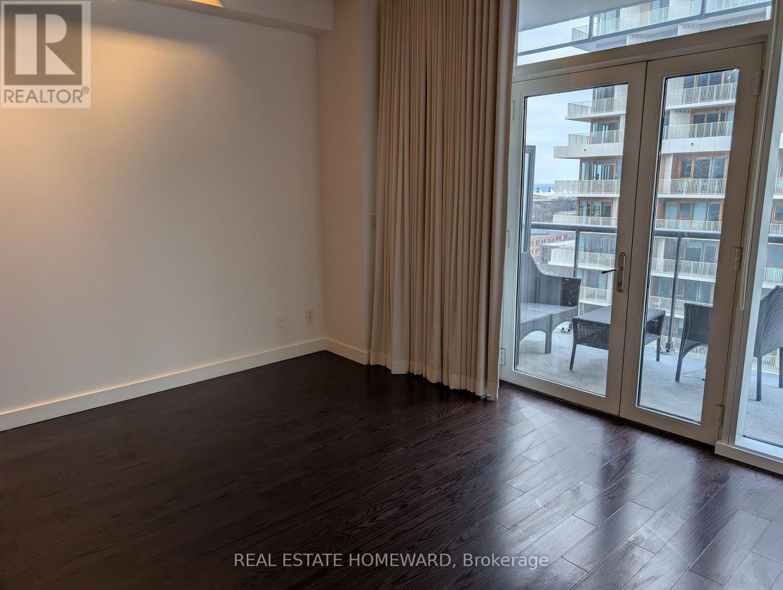 1304 - 552 Wellington Street W, Toronto, Ontario  M5V 2V5 - Photo 4 - C12702792