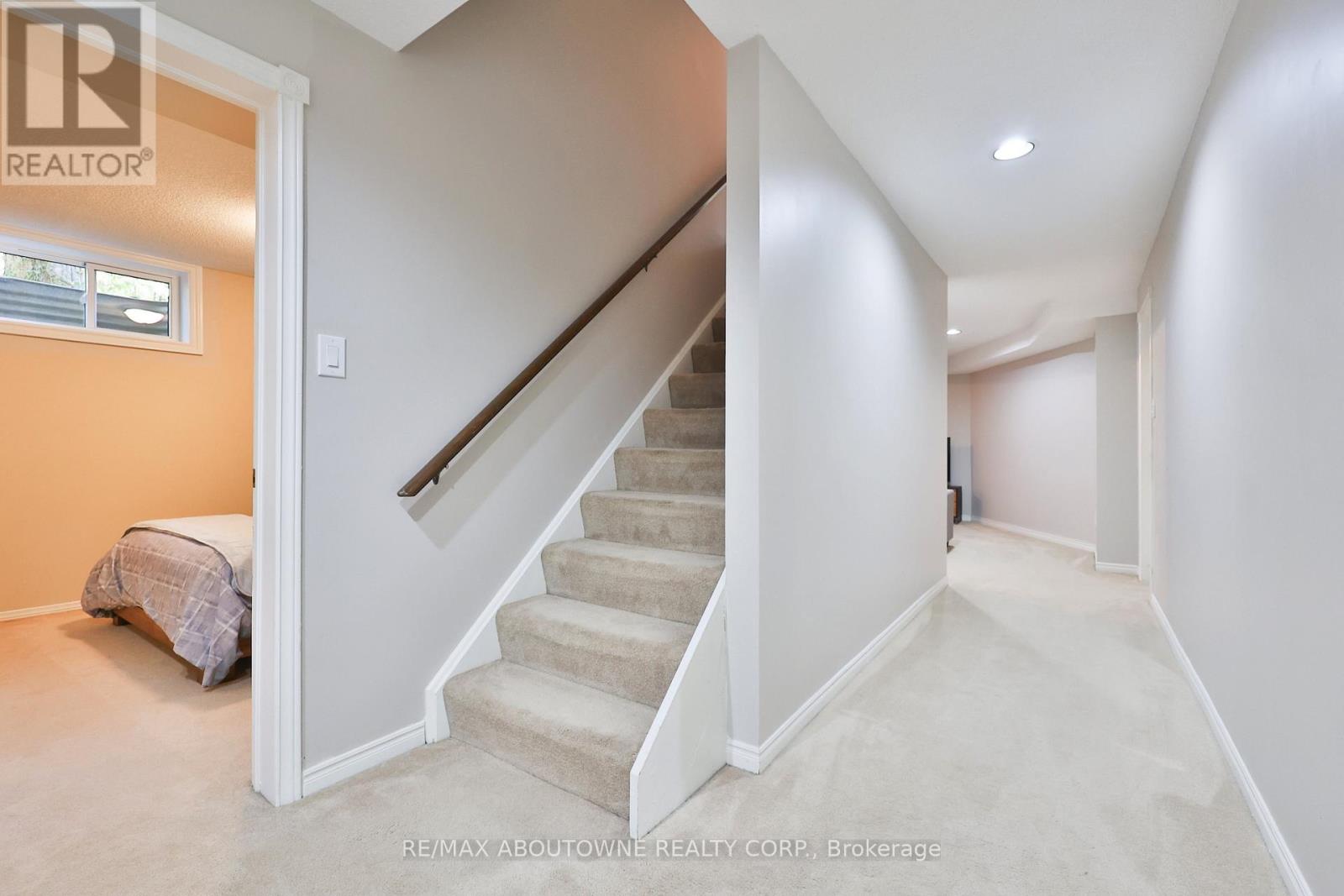 206 Rossmore Boulevard, Burlington, Ontario  L7N 1R1 - Photo 31 - W12483529