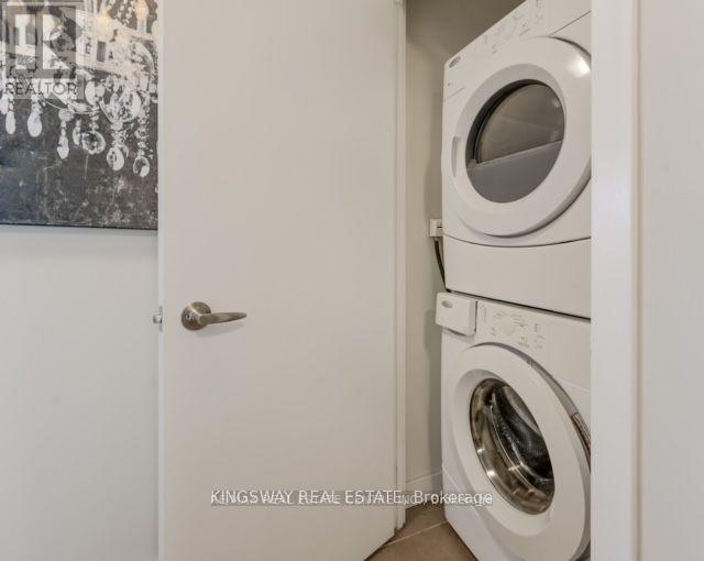 1104 - 4065 Brickstone Mews, Mississauga, Ontario  L5B 0G3 - Photo 17 - W12483669