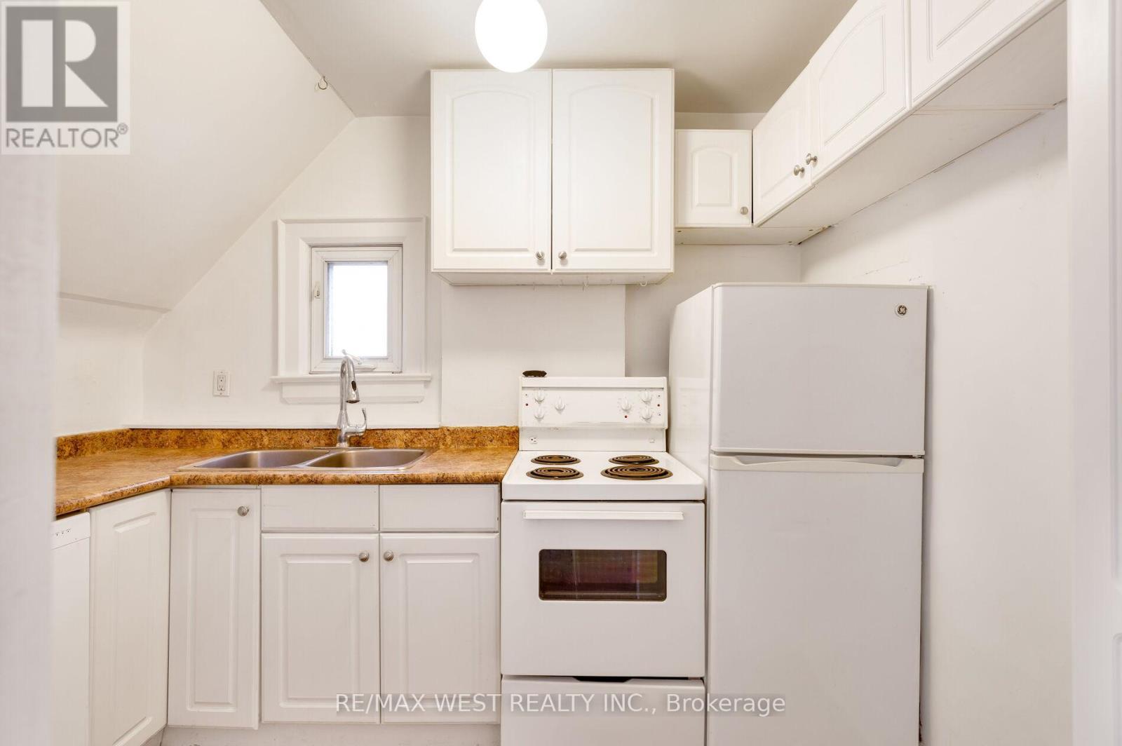 181 Parkside Drive, Toronto (High Park-Swansea), Ontario  M6R 2Y9 - Photo 32 - W12703252