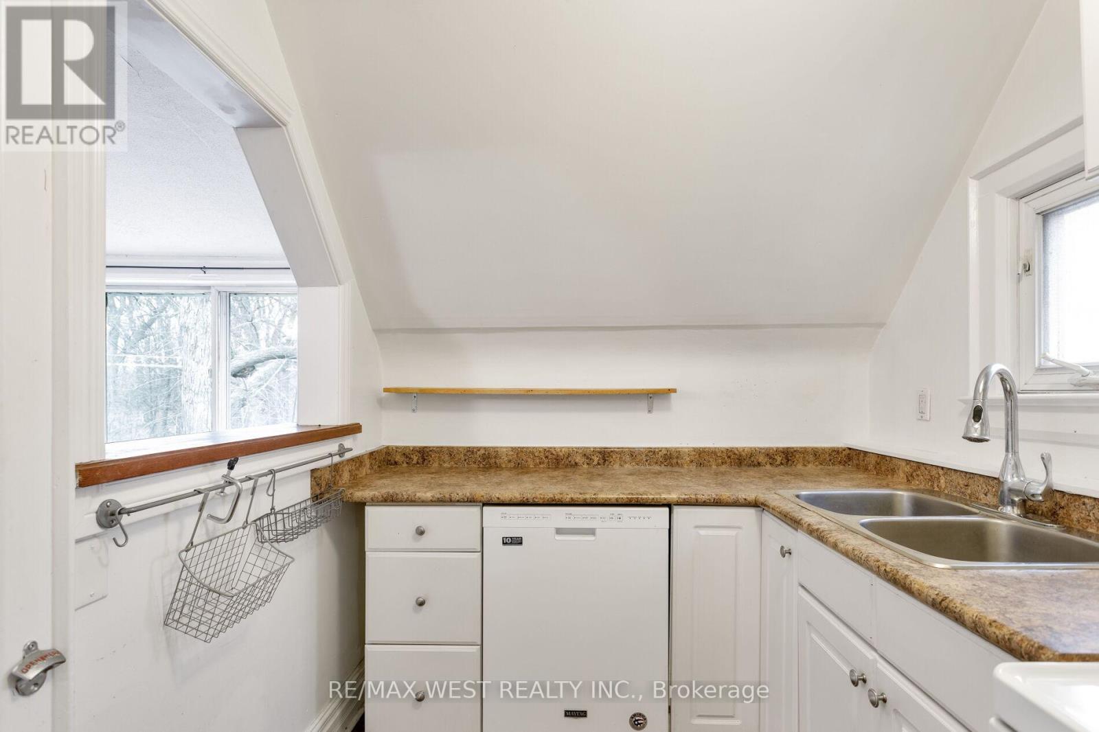 181 Parkside Drive, Toronto (High Park-Swansea), Ontario  M6R 2Y9 - Photo 33 - W12703252