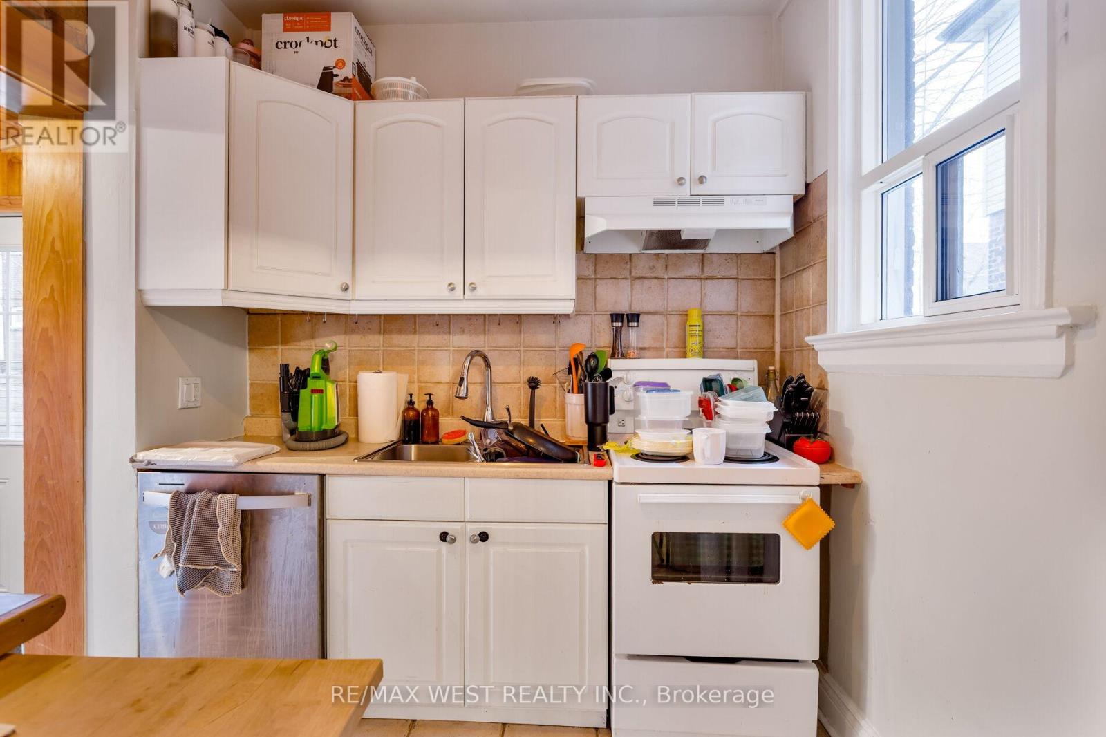 181 Parkside Drive, Toronto (High Park-Swansea), Ontario  M6R 2Y9 - Photo 5 - W12703252