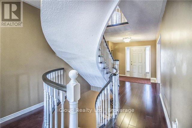 2667 Wynten Way, Oakville (Cv Clearview), Ontario  L6J 6Z2 - Photo 3 - W12703256