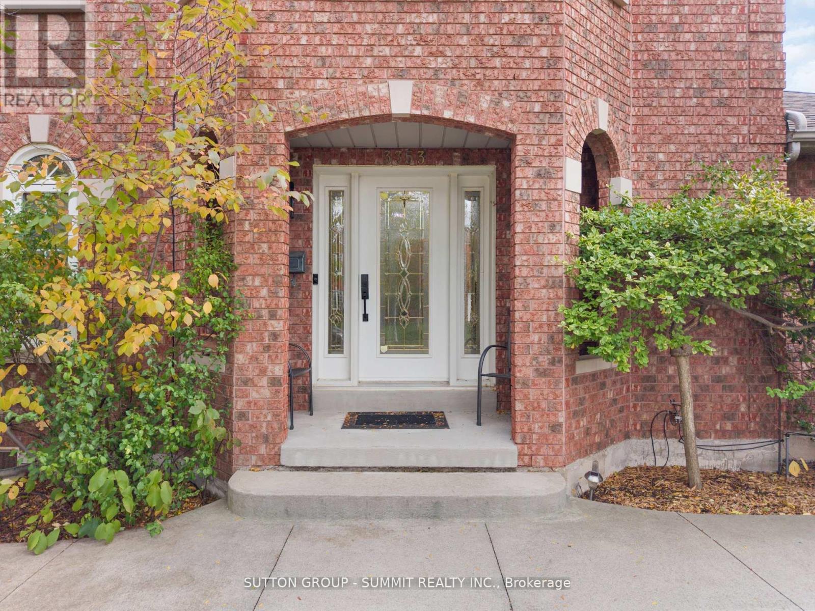 3353 Loyalist Drive, Mississauga (Erin Mills), Ontario  L5L 5T9 - Photo 4 - W12703308