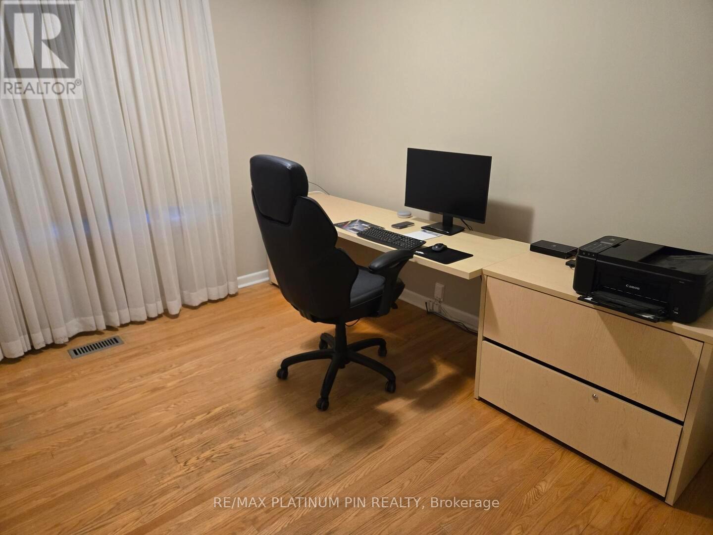 24 Hartsdale Drive, Toronto (Willowridge-Martingrove-Richview), Ontario  M9R 2S5 - Photo 10 - W12703378