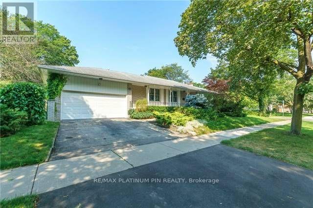 24 Hartsdale Drive, Toronto (Willowridge-Martingrove-Richview), Ontario  M9R 2S5 - Photo 2 - W12703378