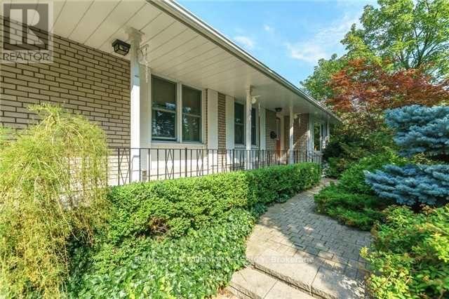 24 Hartsdale Drive, Toronto (Willowridge-Martingrove-Richview), Ontario  M9R 2S5 - Photo 3 - W12703378