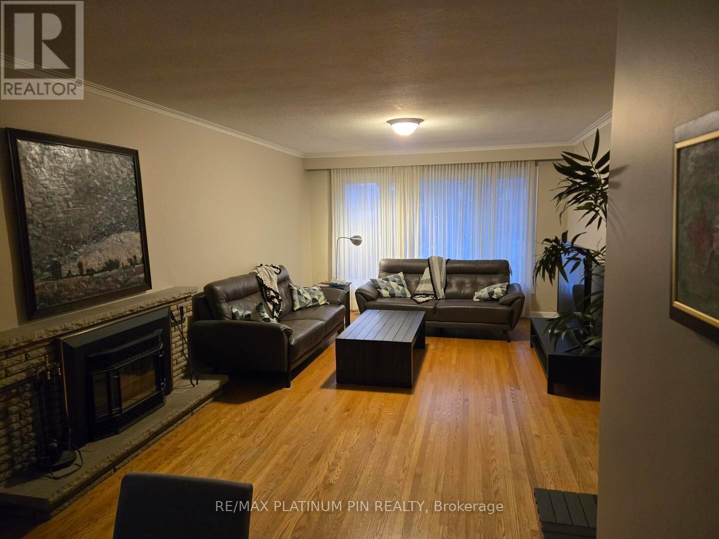 24 Hartsdale Drive, Toronto (Willowridge-Martingrove-Richview), Ontario  M9R 2S5 - Photo 5 - W12703378