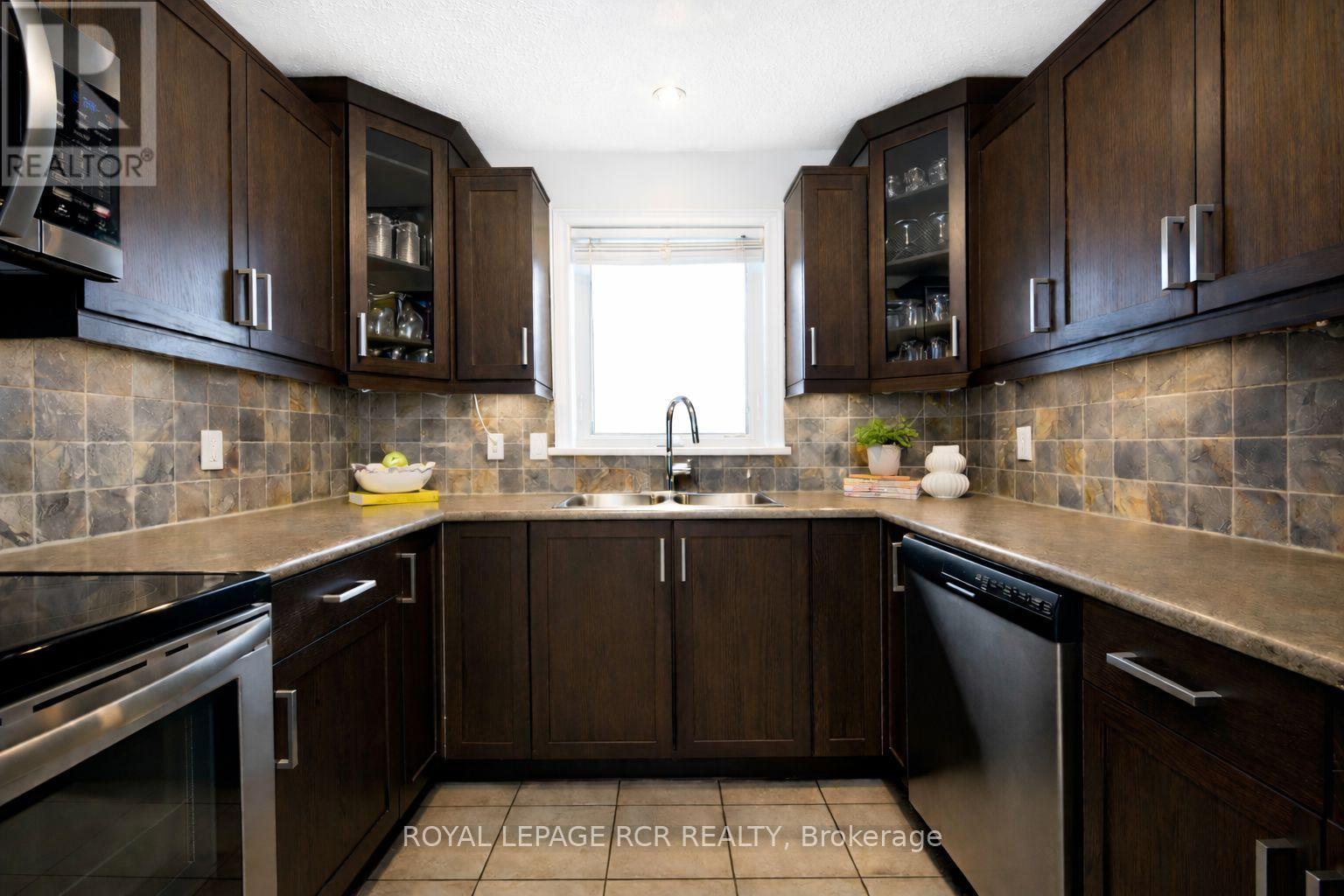 121 Fleming Way, Shelburne, Ontario  L9V 3E3 - Photo 10 - X12703342