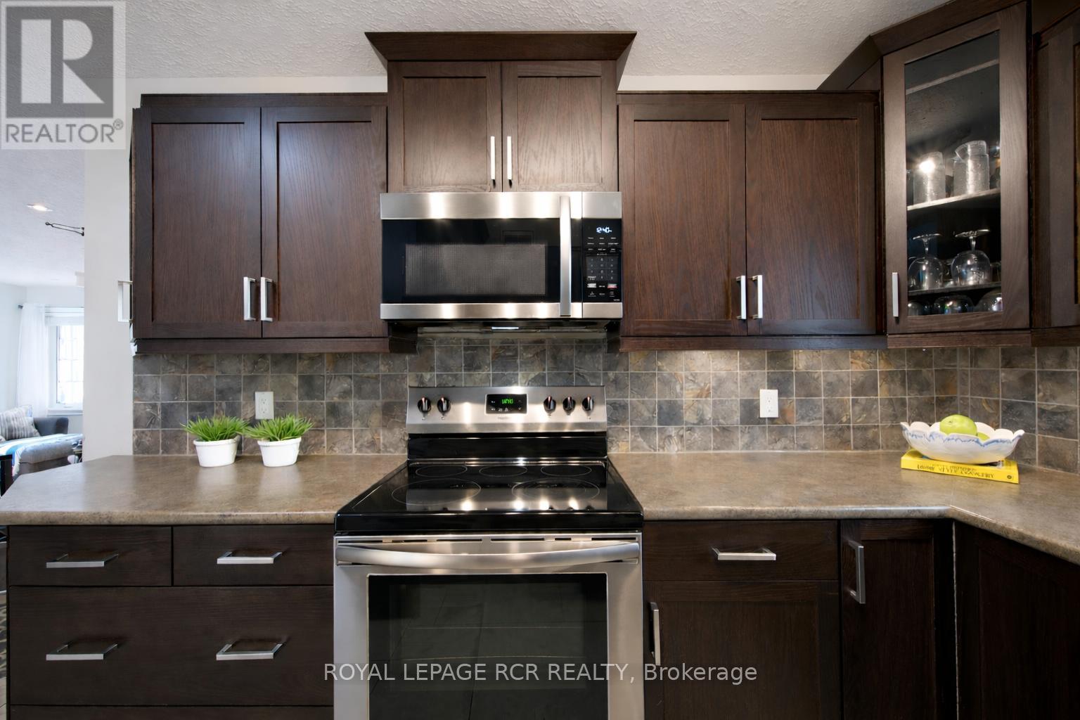 121 Fleming Way, Shelburne, Ontario  L9V 3E3 - Photo 9 - X12703342