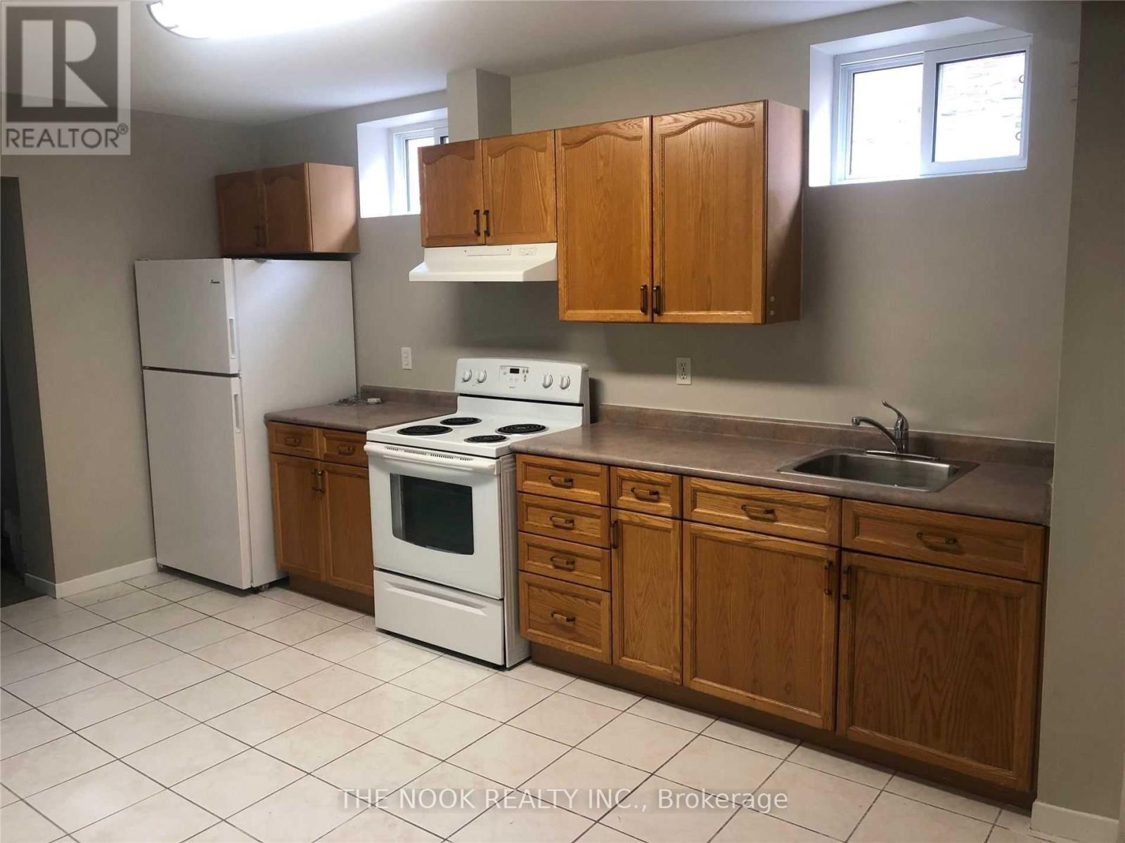 Bsmt - 580 Montcalm Avenue, Oshawa, Ontario  L1J 2H1 - Photo 3 - E12703628