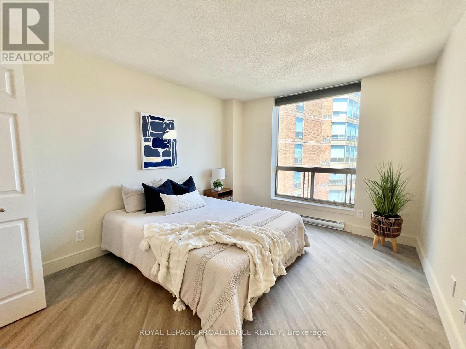 604 - 344 Front Street, Belleville, Ontario  K8N 5M4 - Photo 11 - X12703644