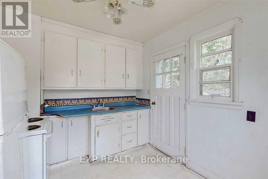 563 Devon Avenue, Oshawa, Ontario  L1H 1R9 - Photo 5 - E12435605