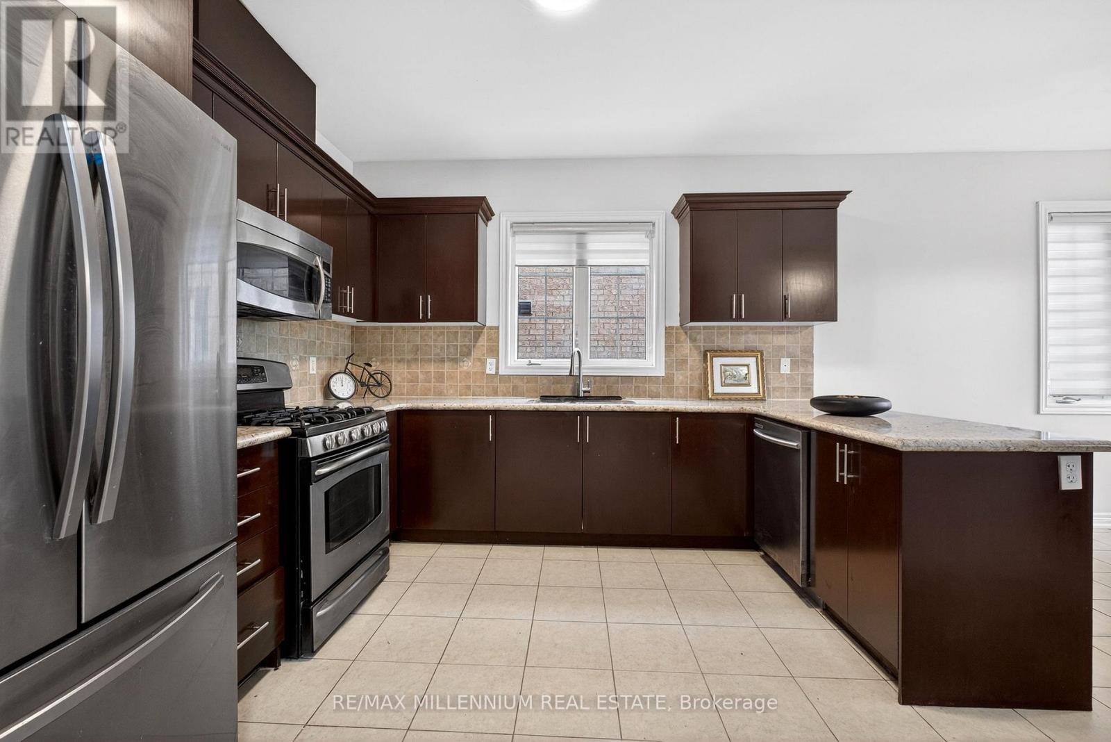 75 Twin Hill Crescent, Vaughan, Ontario  L4H 0G7 - Photo 12 - N12702888