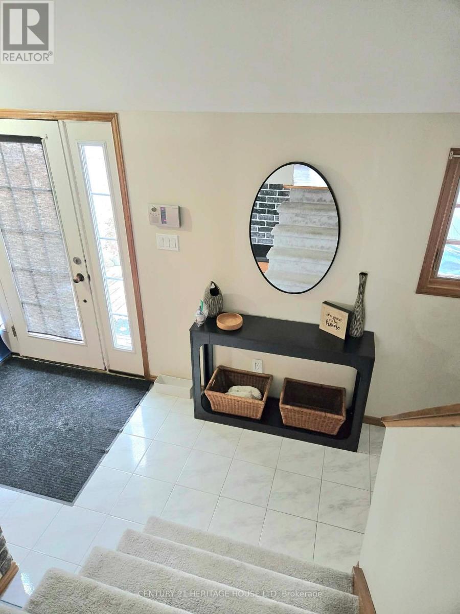 48 Luton Crescent, St. Thomas, Ontario  N5R 5R7 - Photo 2 - X12703536