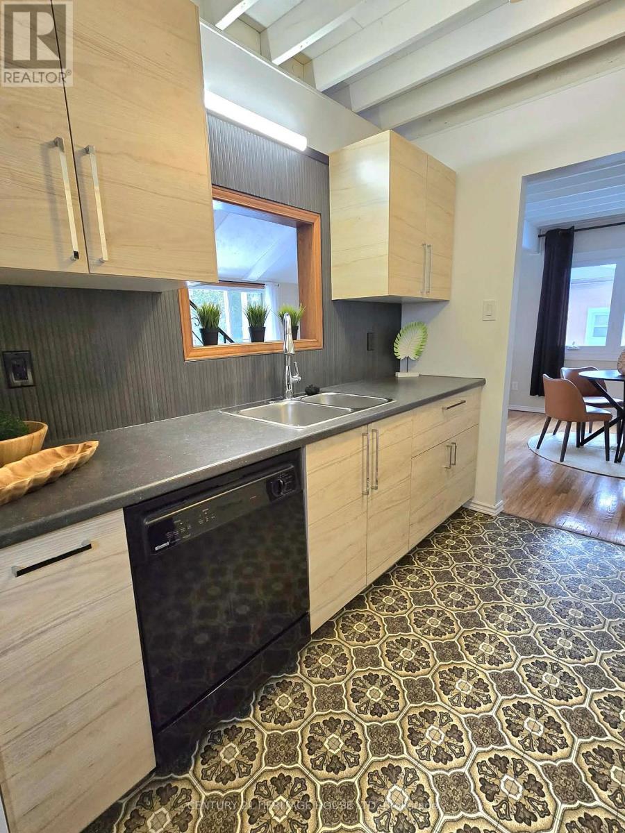 48 Luton Crescent, St. Thomas, Ontario  N5R 5R7 - Photo 8 - X12703536