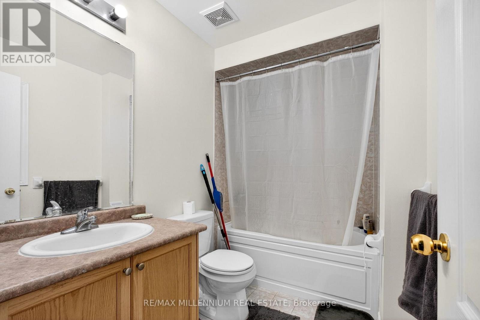 75 Twin Hill Crescent, Vaughan, Ontario  L4H 0G7 - Photo 23 - N12702888