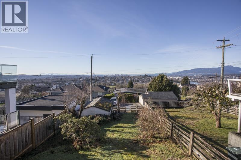 11 Hythe Avenue, Burnaby, British Columbia  V5B 3H6 - Photo 16 - R3073637