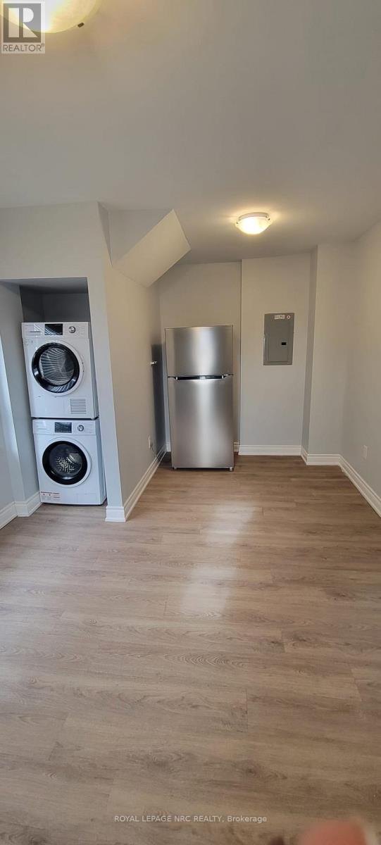 27 Lasalle(Main Unit) Street E, Welland, Ontario  L3B 4J5 - Photo 2 - X12703522