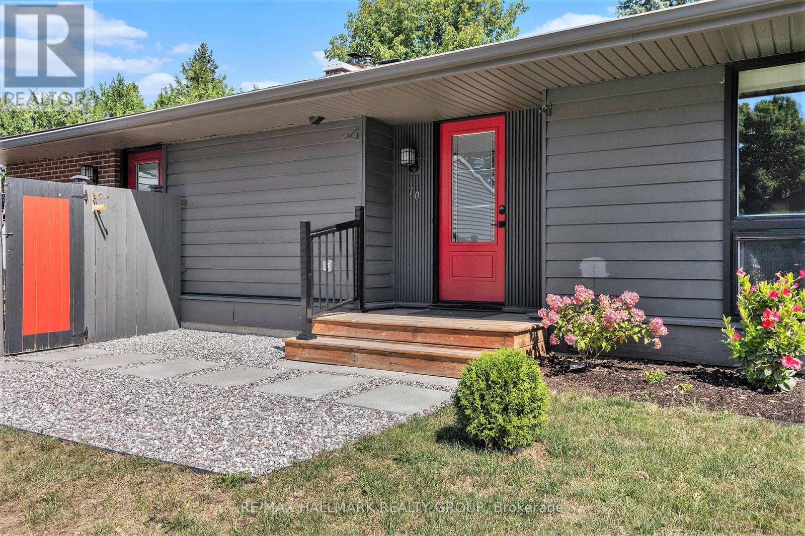 70 Varley Drive, Ottawa, Ontario  K2K 1H2 - Photo 4 - X12497190