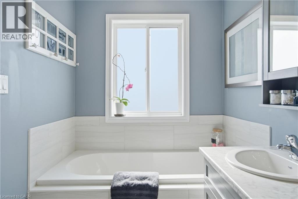 37 Fairgrounds Drive, Binbrook, Ontario  L0R 1C0 - Photo 22 - 40799018