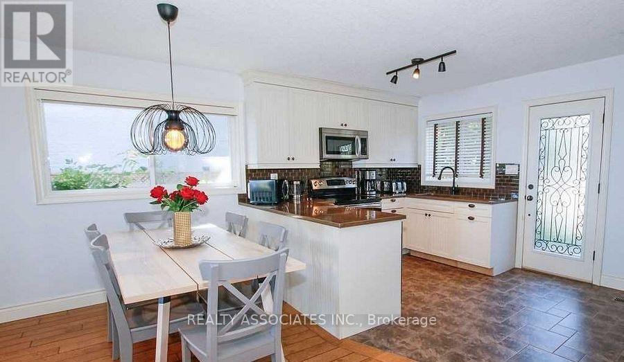 1737 Cedar Grove Avenue, Innisfil, Ontario  L9S 4K9 - Photo 8 - N12696032