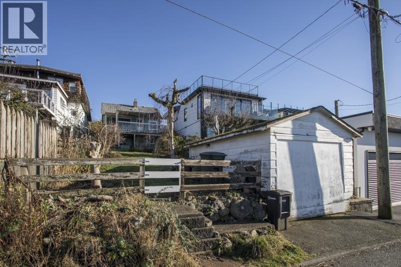 11 Hythe Avenue, Burnaby, British Columbia  V5B 3H6 - Photo 14 - R3073753