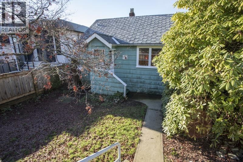 11 Hythe Avenue, Burnaby, British Columbia  V5B 3H6 - Photo 9 - R3073753