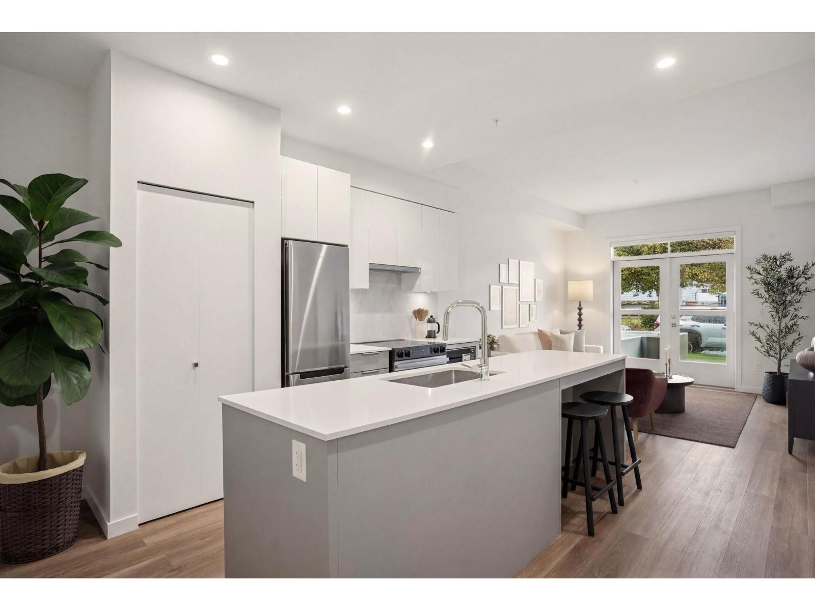 109 14257 103a Avenue, Surrey, British Columbia  V3T 1T1 - Photo 2 - R3048726