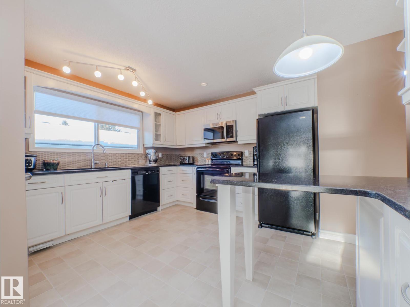 3204 113b St Nw, Edmonton, Alberta  T6J 3T7 - Photo 11 - E4470259