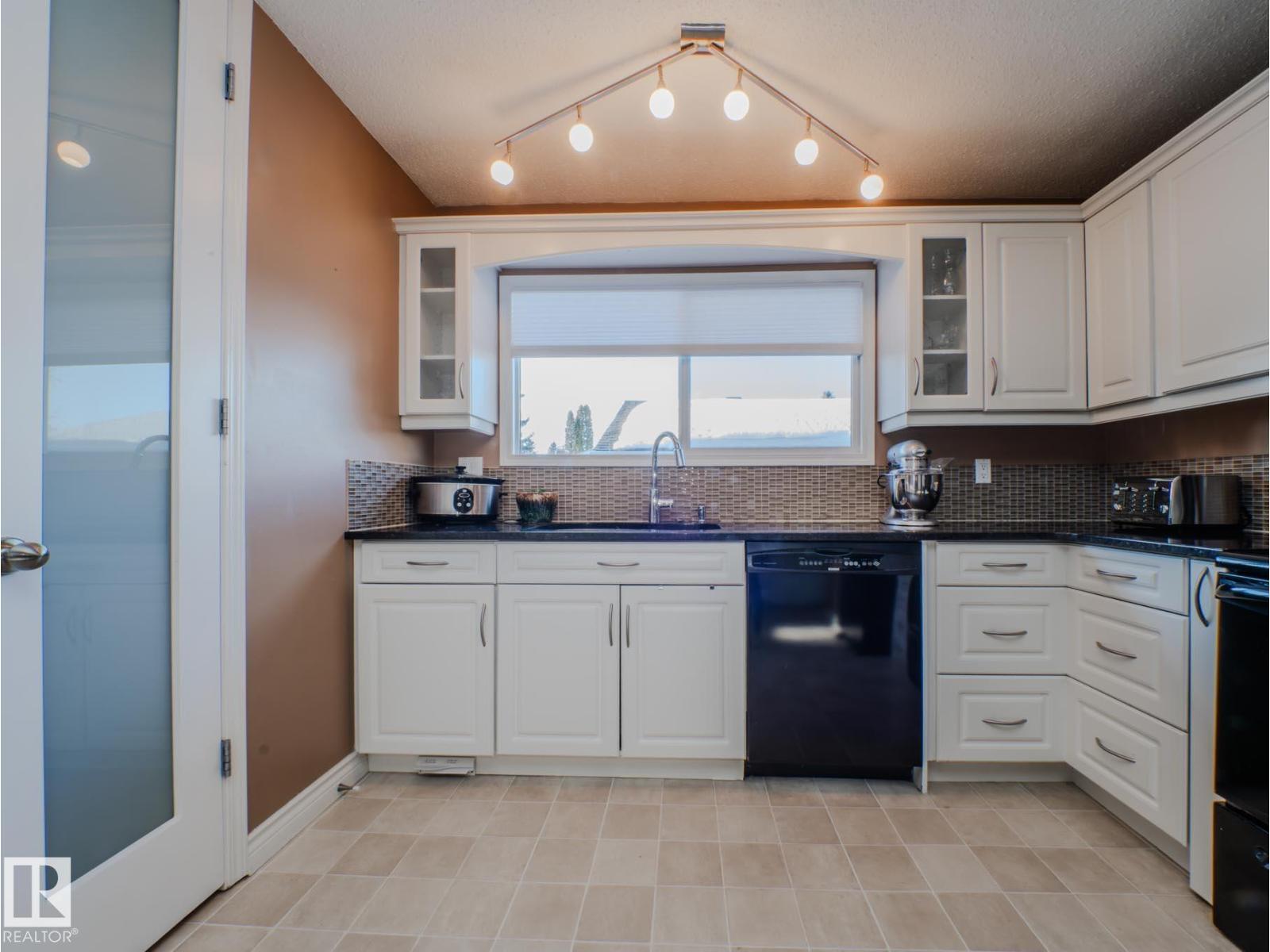 3204 113b St Nw, Edmonton, Alberta  T6J 3T7 - Photo 12 - E4470259