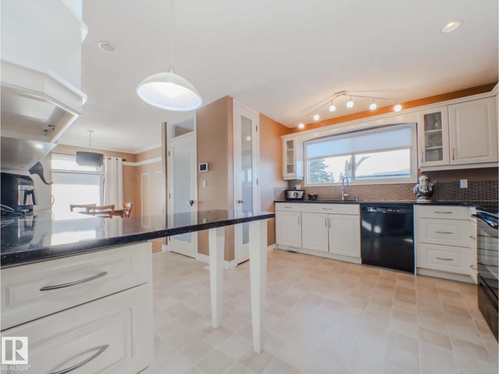 3204 113b St Nw, Edmonton, Alberta  T6J 3T7 - Photo 15 - E4470259