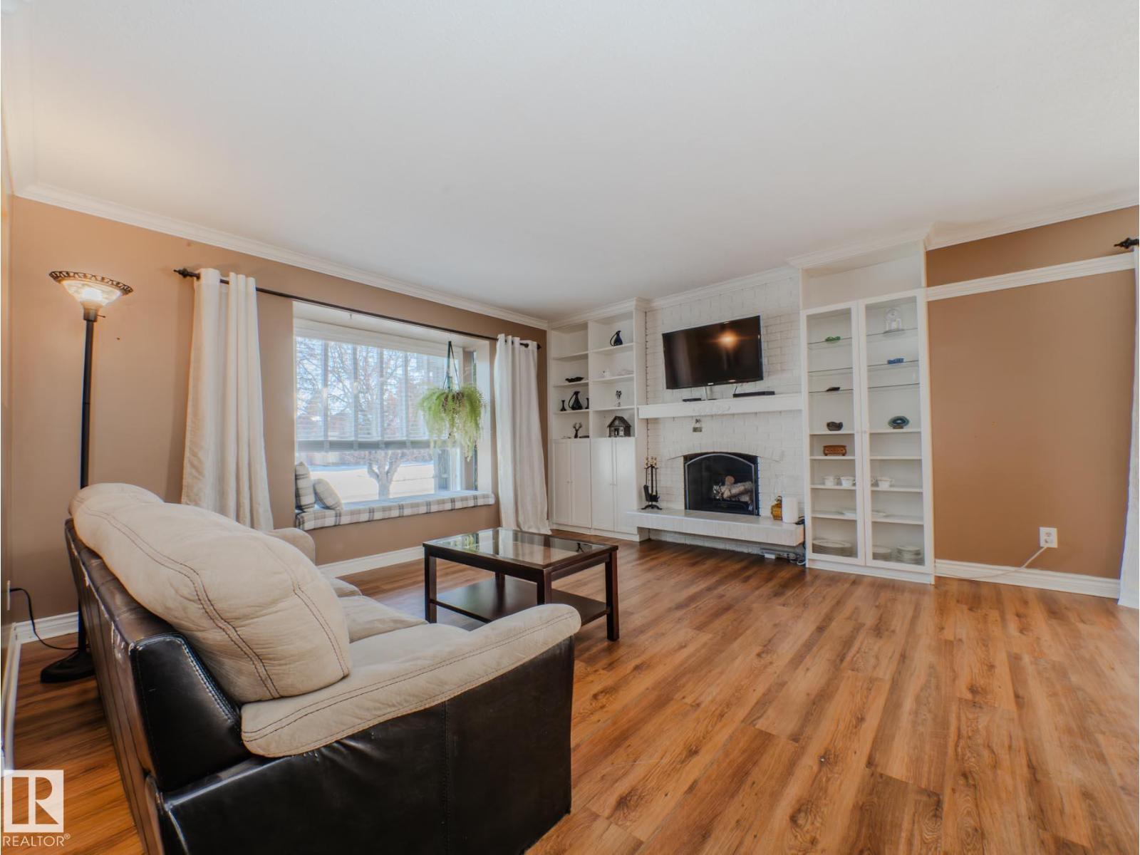 3204 113b St Nw, Edmonton, Alberta  T6J 3T7 - Photo 2 - E4470259