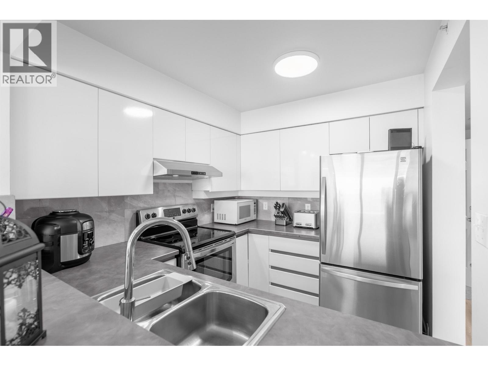 1605 3071 Glen Drive, Coquitlam, British Columbia  V3B 7R1 - Photo 17 - R3074416