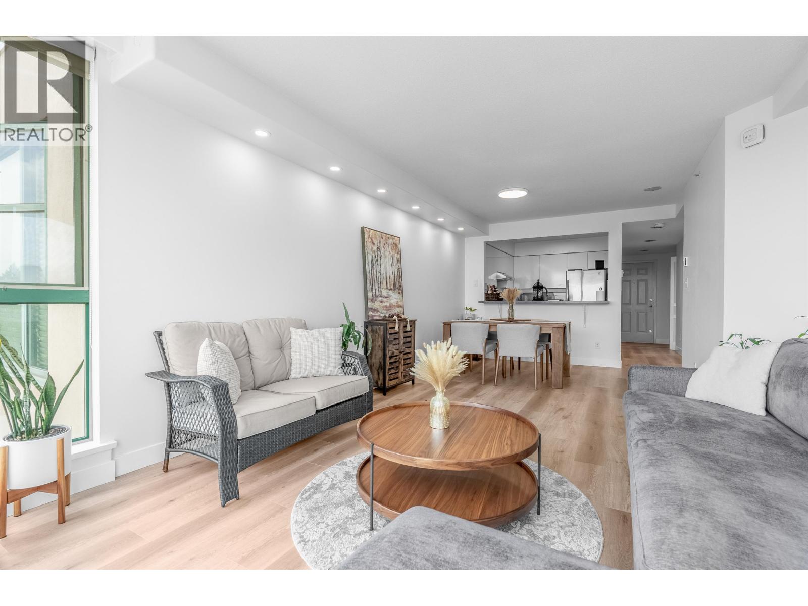 1605 3071 Glen Drive, Coquitlam, British Columbia  V3B 7R1 - Photo 8 - R3074416