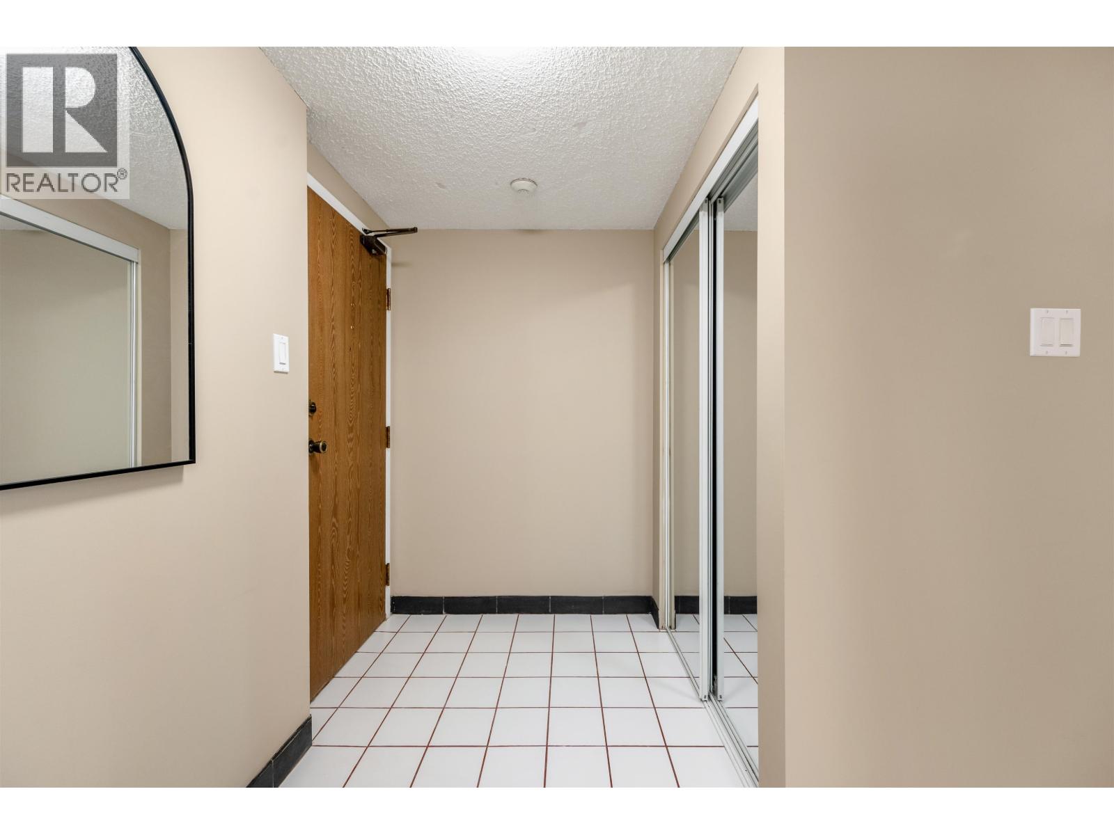 608 6595 Willingdon Avenue, Burnaby, British Columbia  V5H 4E5 - Photo 4 - R3076774