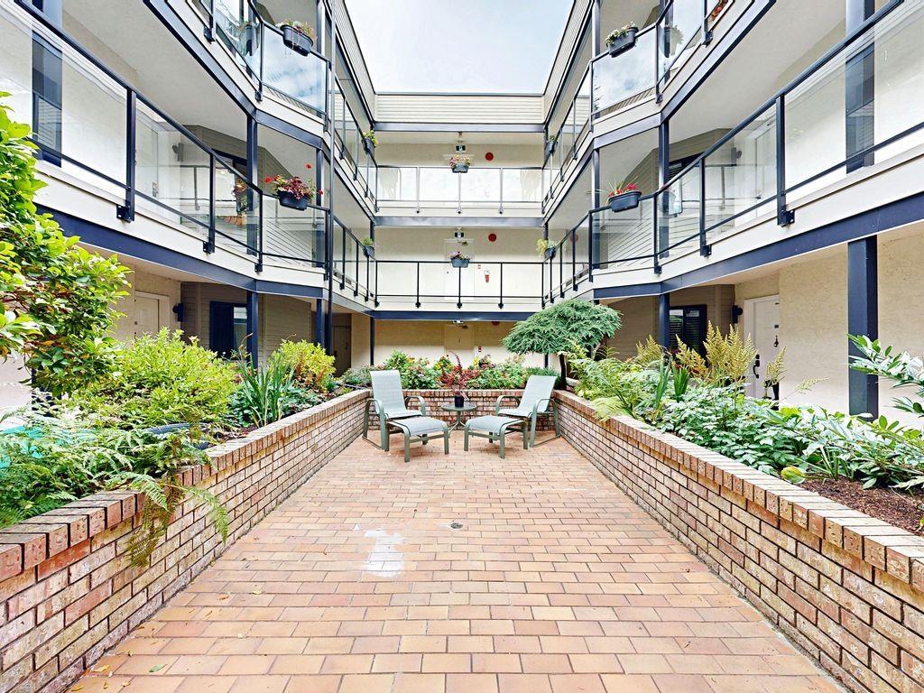 106 1467 Martin Street, White Rock, British Columbia  V4B 3W8 - Photo 1 - R3080214