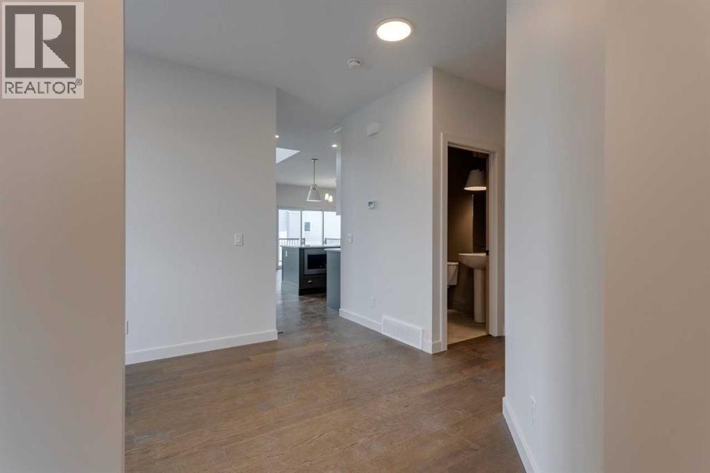 21 Bayview Mews Sw, Airdrie, Alberta  T4B 4G2 - Photo 4 - A2243336