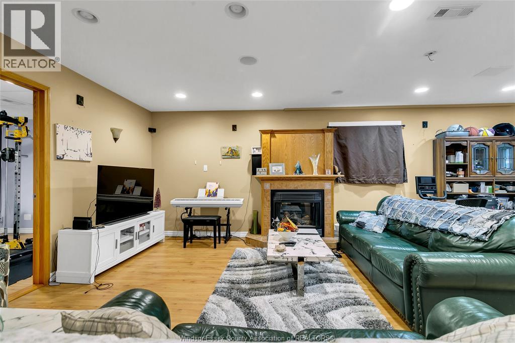 534 Rodfam Drive, Windsor, Ontario  N9G 2W1 - Photo 4 - 26001306