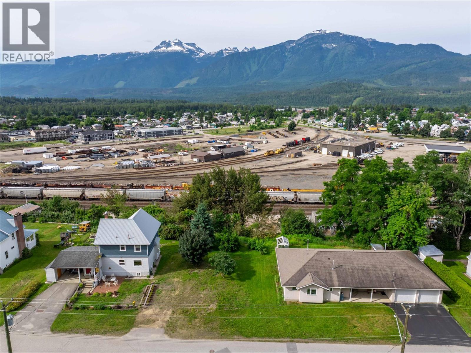 157 Track Street E, Revelstoke, British Columbia  V0E 2S2 - Photo 4 - 10356351