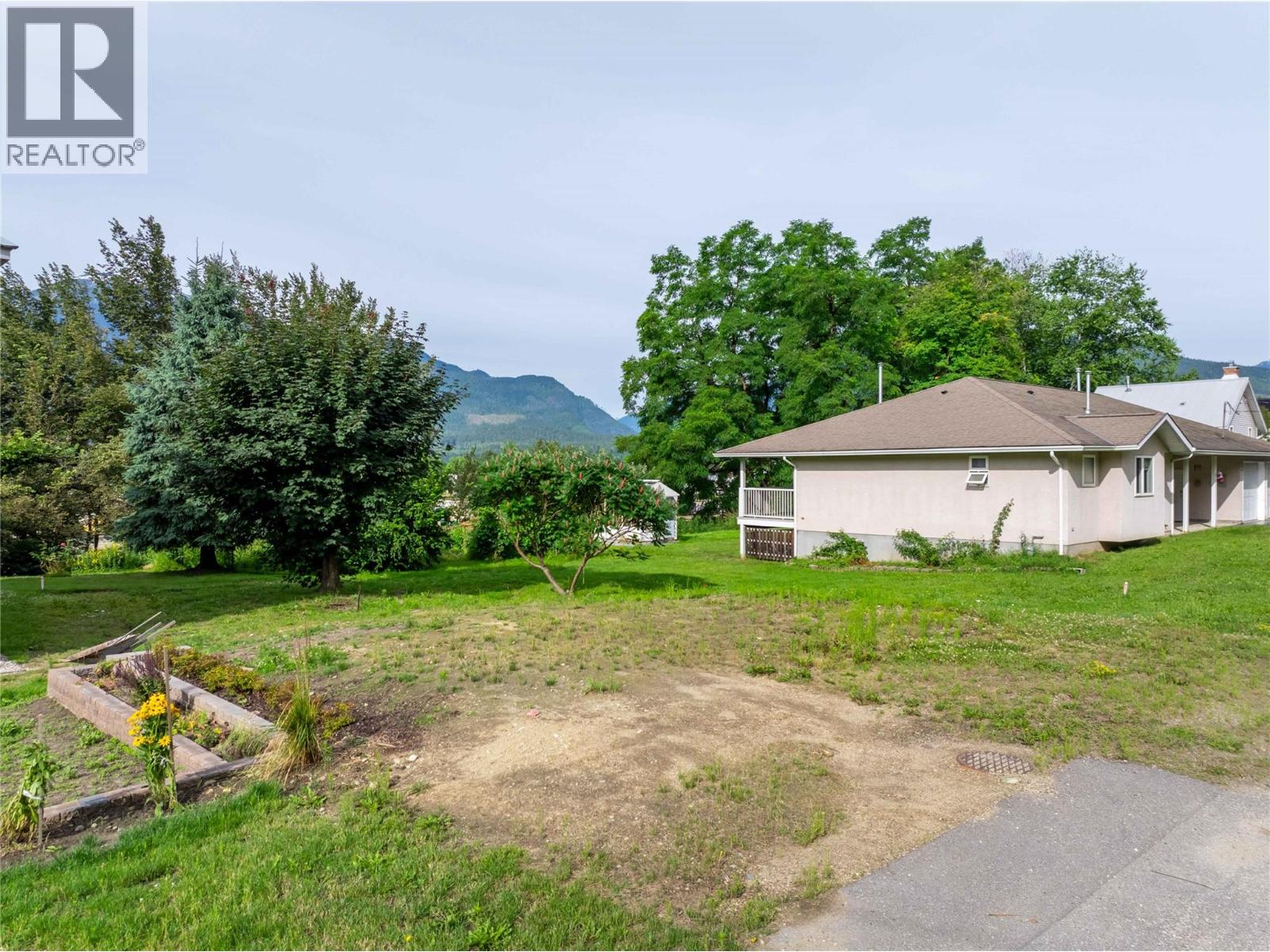 157 Track Street E, Revelstoke, British Columbia  V0E 2S2 - Photo 5 - 10356351