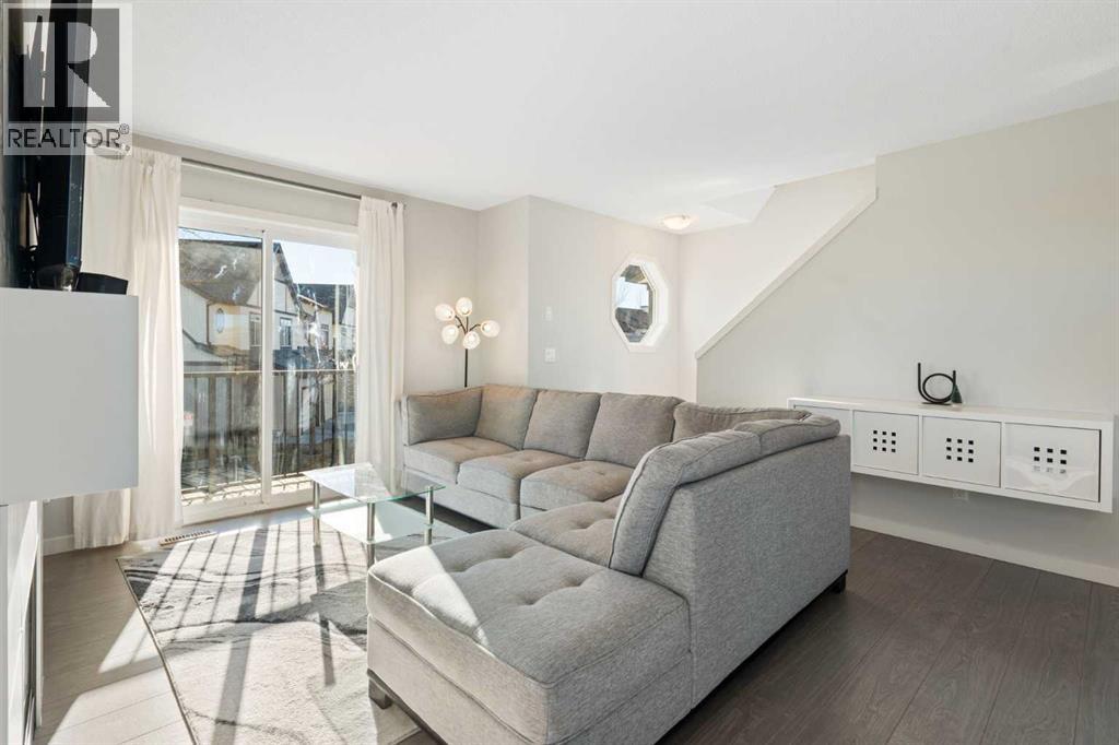 325 Copperpond Landing Se, Calgary, Alberta  T2Z 1G6 - Photo 8 - A2279011