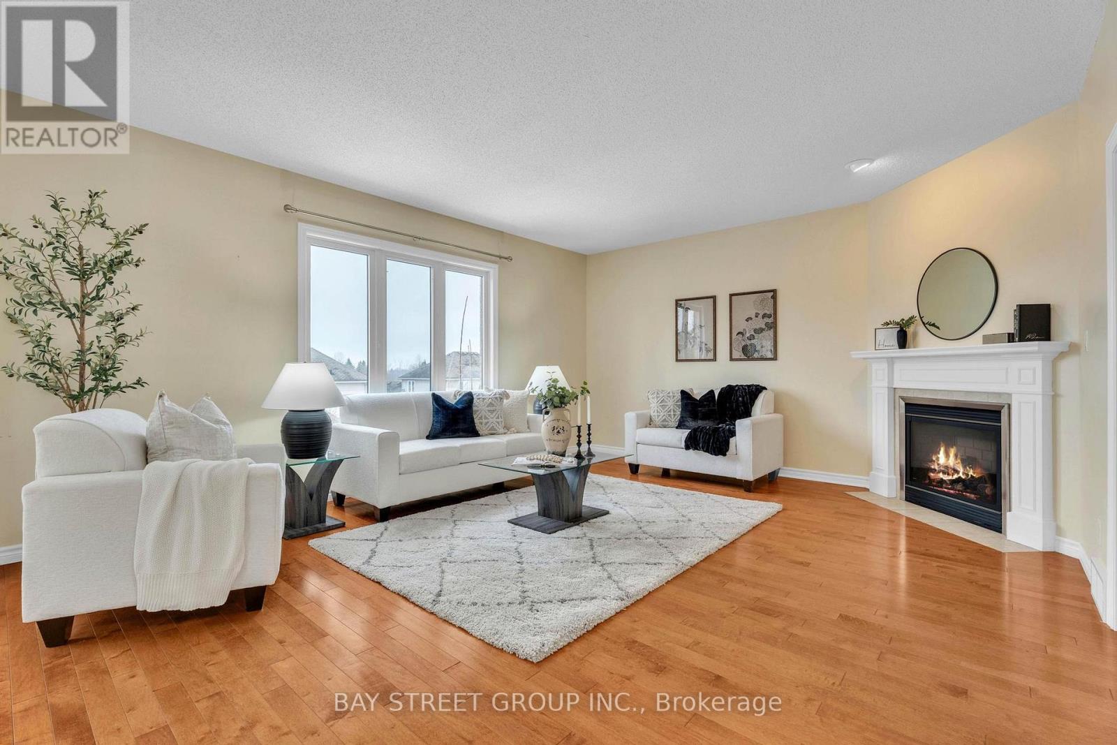 Photo 10 of 49 for 394 Berryhill Drive W