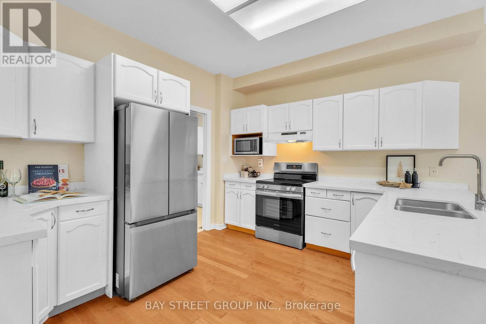 Photo 17 of 49 for 394 Berryhill Drive W