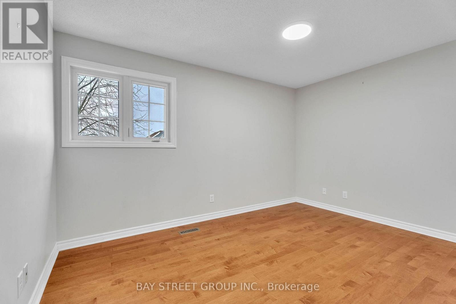 Photo 34 of 49 for 394 Berryhill Drive W