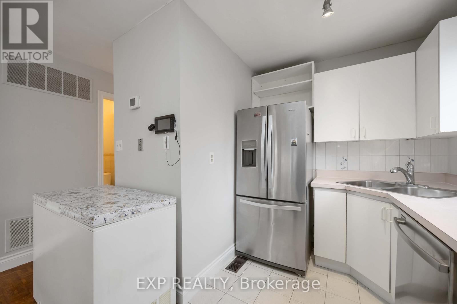 Upper - 211 Dovercourt Road, Toronto, Ontario  M6J 3C9 - Photo 10 - C12703576