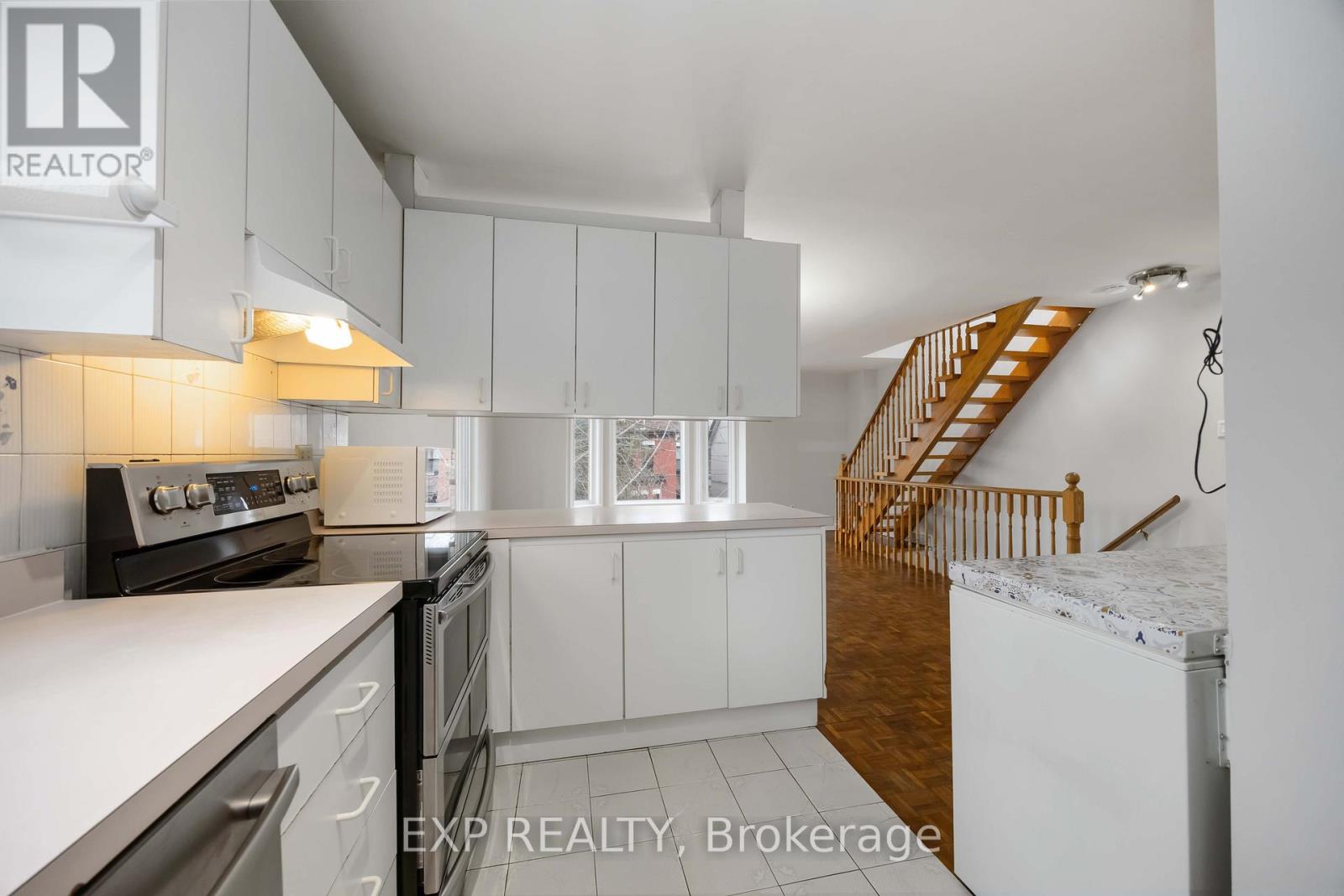 Upper - 211 Dovercourt Road, Toronto, Ontario  M6J 3C9 - Photo 11 - C12703576