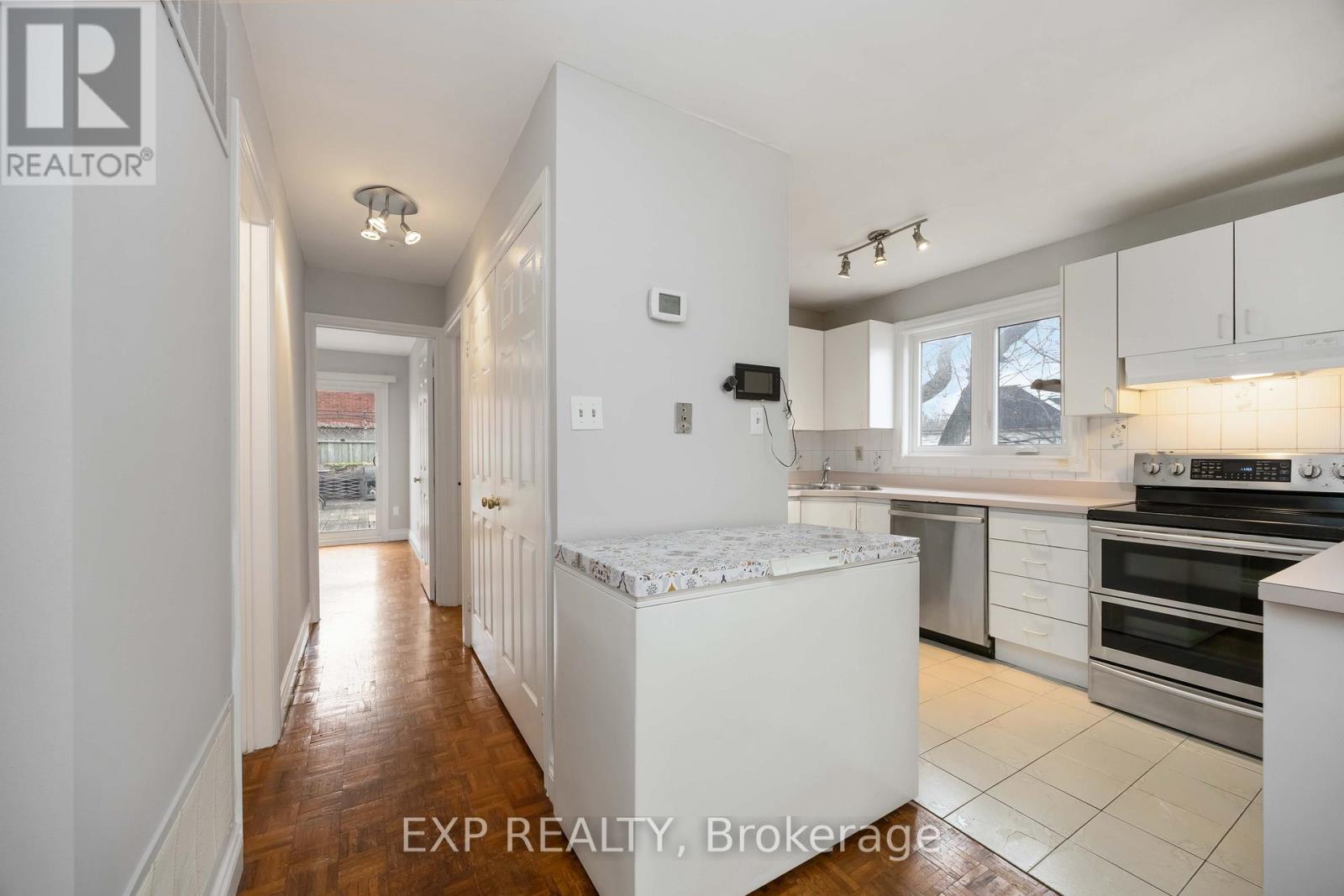 Upper - 211 Dovercourt Road, Toronto, Ontario  M6J 3C9 - Photo 13 - C12703576