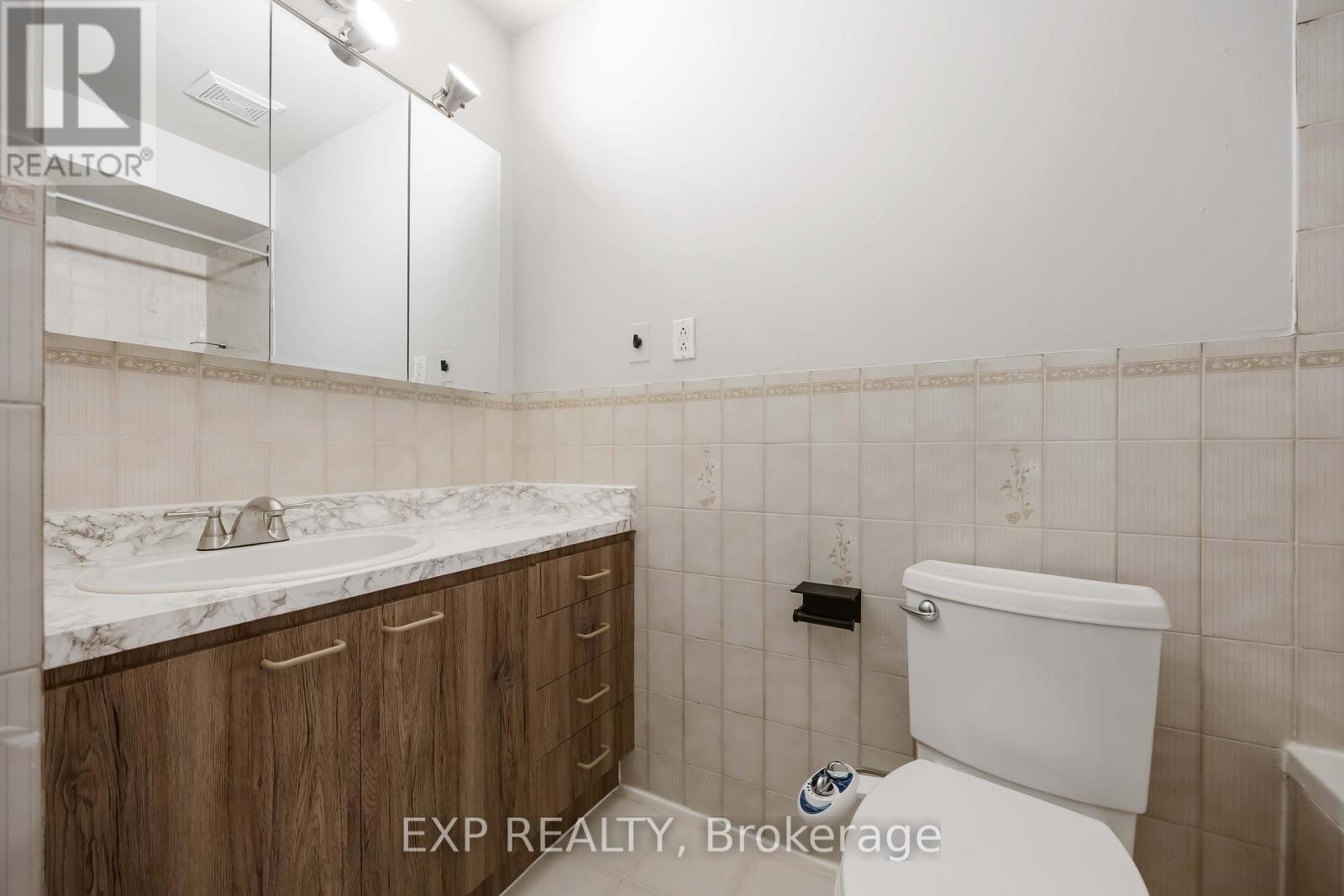 Upper - 211 Dovercourt Road, Toronto, Ontario  M6J 3C9 - Photo 14 - C12703576